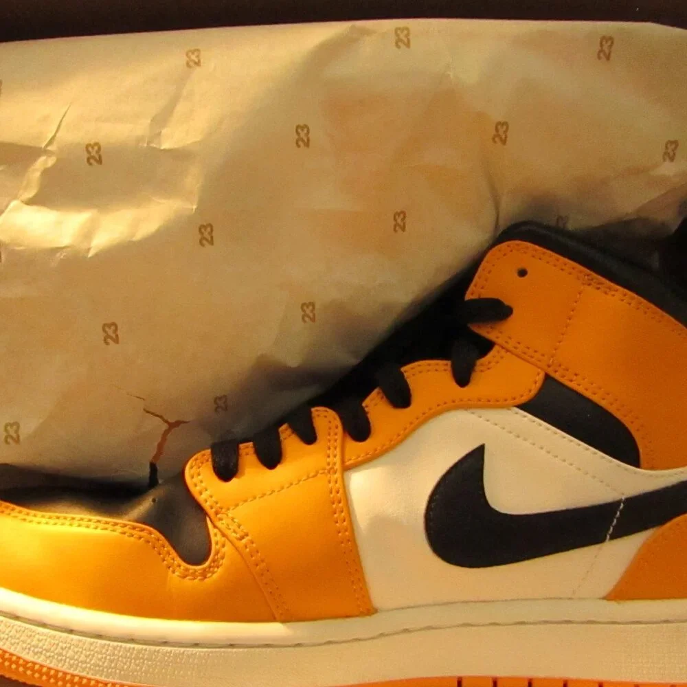 Nike | Air Jordan 1 | Mid Taxi | Men's | Basketball | Size 11 | 2022 W/Box - Picture 3 of 12